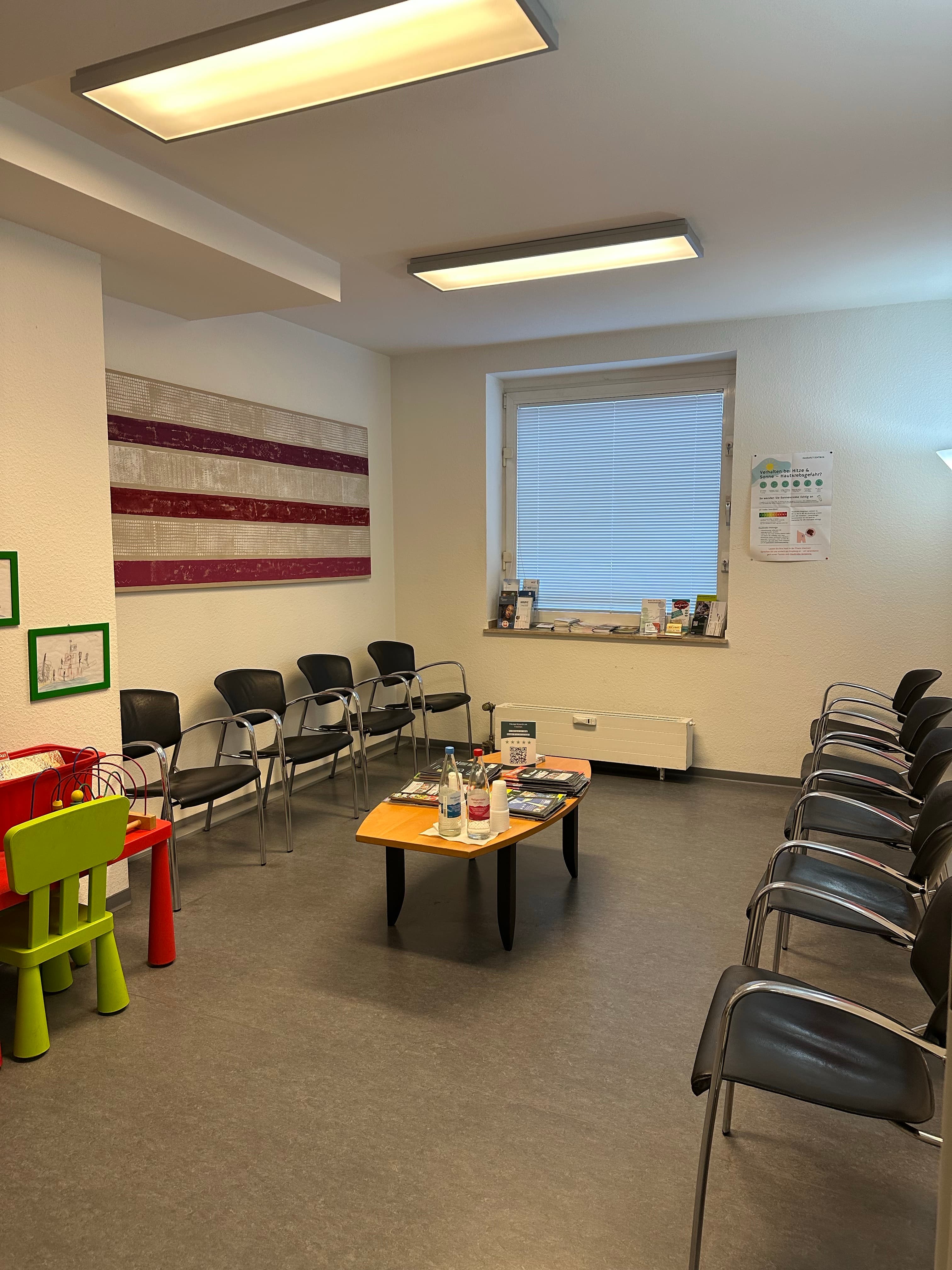 Hausarztzentrum Frechen - Wartezimmer
